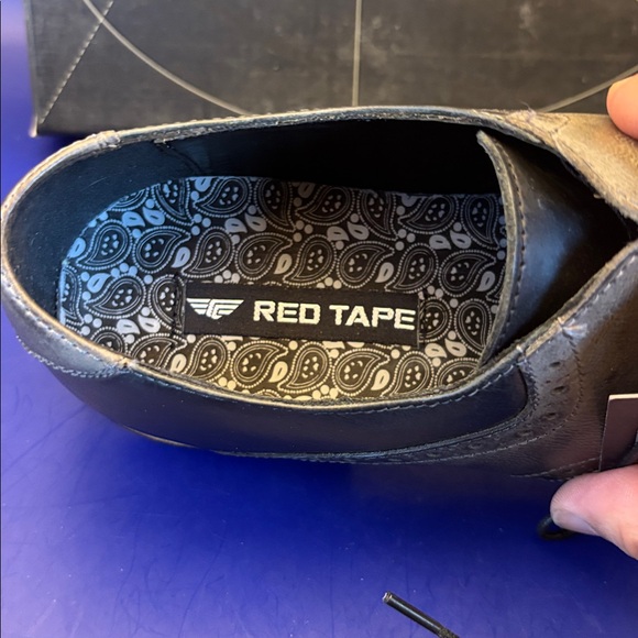 Red Tape Men's Black Leather Dress Shoes - Picture 7 of 7
